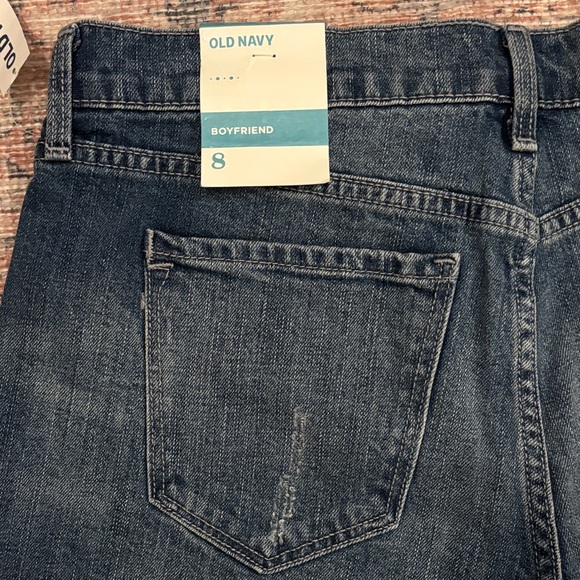 Old Navy Women's Distressed Boyfriend  Jean Shorts Size 8 - Picture 5 of 6